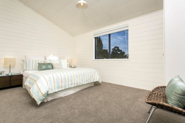 Photo of property in 4 Fairdale Place, Birkdale, Auckland, 0626