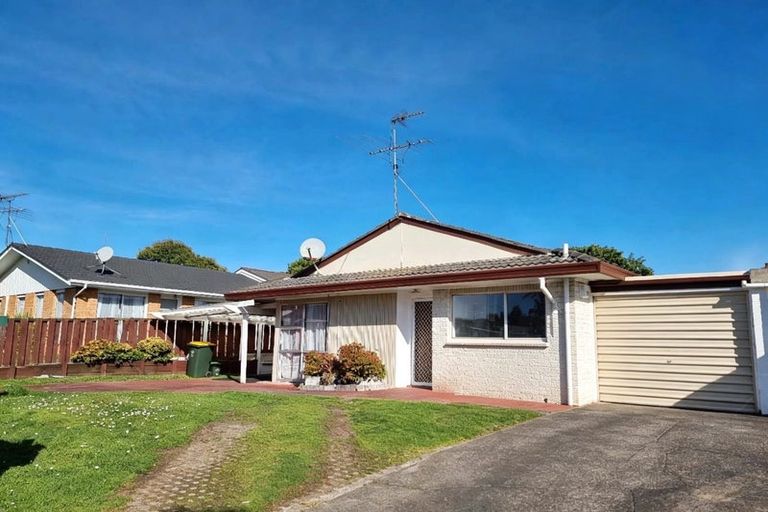 Photo of property in 1/1 Ballater Place, Highland Park, Auckland, 2010