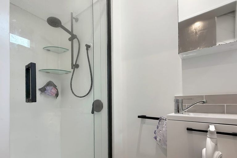 Photo of property in 355 Oxford Street, Levin, 5510