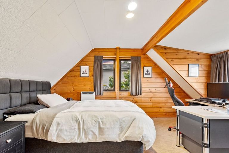 Photo of property in 22 Worthington Place, West Harbour, Auckland, 0618