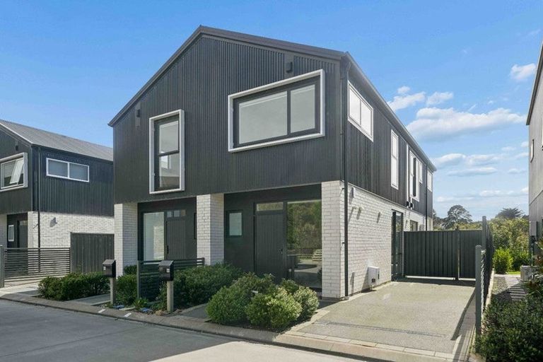 Photo of property in 44 Koreke Close, Kenepuru, Porirua, 5022
