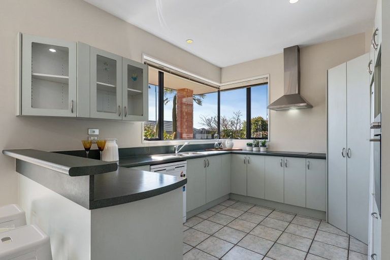 Photo of property in 2 Harrys Way, Redwood, Christchurch, 8051
