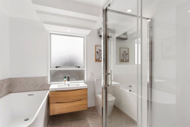 Photo of property in 7 Sawtell Place, Northcote, Christchurch, 8052