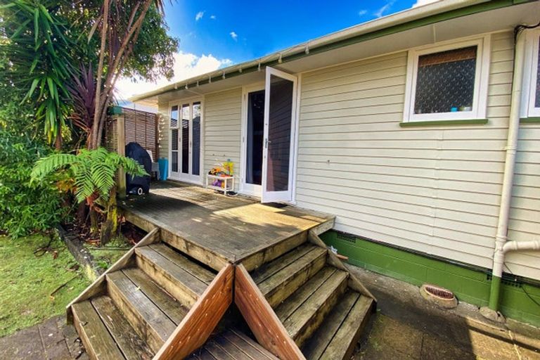 Photo of property in 25 Whitford Road, Howick, Auckland, 2014