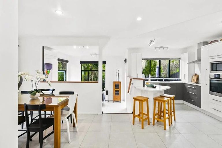 Photo of property in 12b Kimberly Grove, Greenhithe, Auckland, 0632