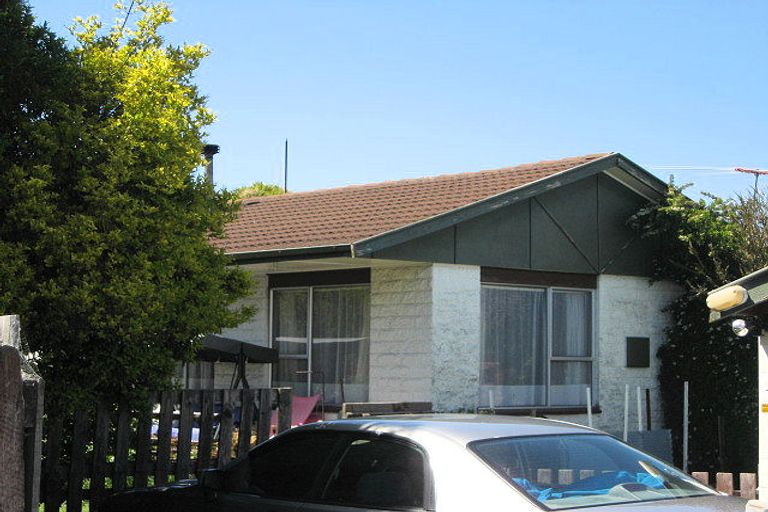 Photo of property in 15b Monteath Place, Redwood, Christchurch, 8051