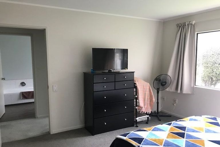 Photo of property in 15a Nola Avenue, Raumati Beach, Paraparaumu, 5032