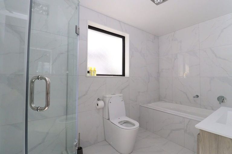 Photo of property in 127a Oreil Avenue, West Harbour, Auckland, 0618