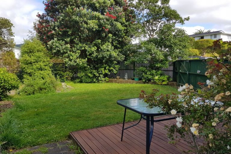 Photo of property in 139 Taylor Terrace, Tawa, Wellington, 5028