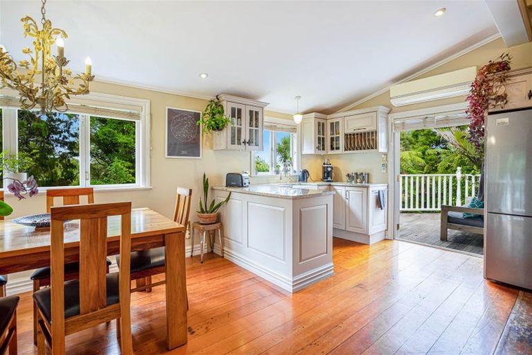 Photo of property in 709 Scenic Drive, Henderson Valley, Auckland, 0612