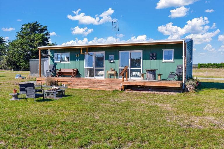 Photo of property in 1423 Poyntzs Road, West Eyreton, Rangiora, 7475