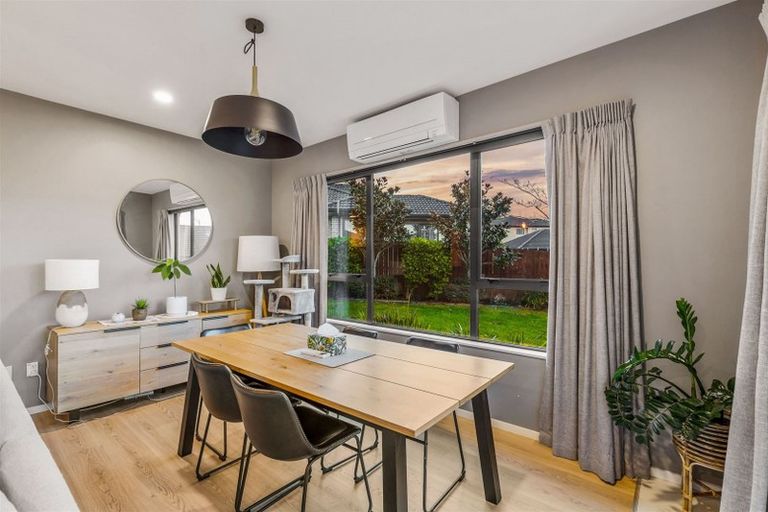 Photo of property in 3 Stow Place, Henderson, Auckland, 0612