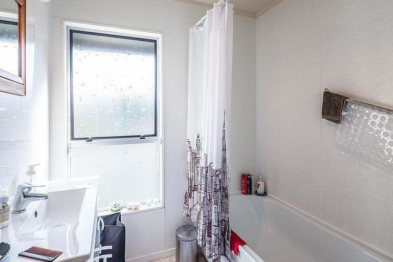 Photo of property in 72 Cunliffe Street, Churton Park, Wellington, 6037