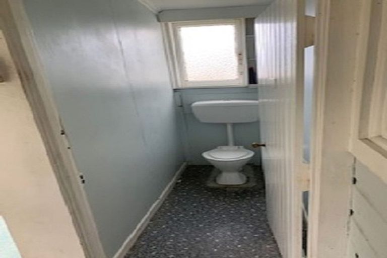 Photo of property in 32 Ngahina Street, Marton, 4710