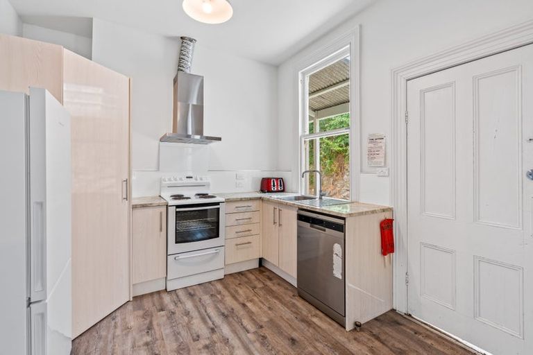 Photo of property in 100 Gladstone Road, Dalmore, Dunedin, 9010
