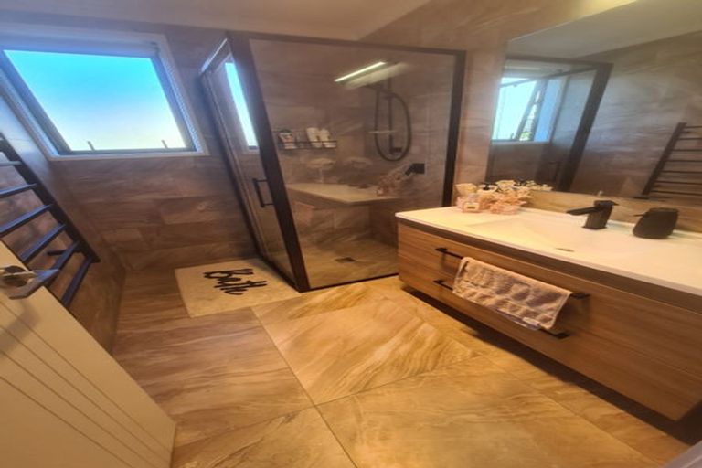 Photo of property in 2 Winstone House Road, Paerata, 2124