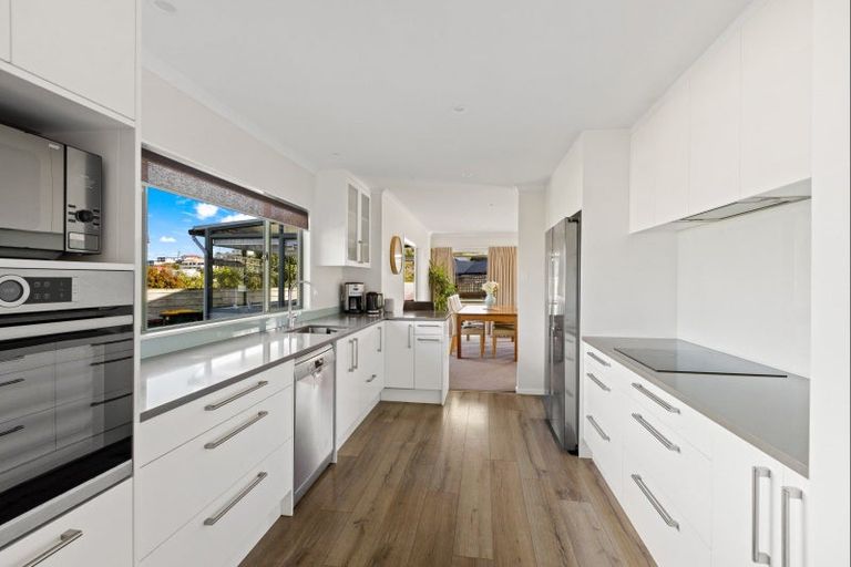 Photo of property in 26 Waldorf Crescent, Orewa, 0931