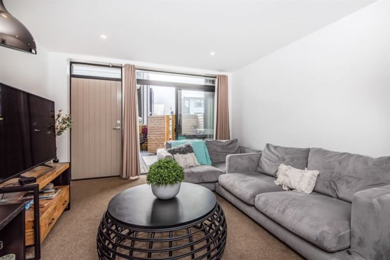 Photo of property in 16/15 Chivalry Road, Glenfield, Auckland, 0629