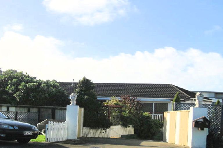 Photo of property in 8 Westridge, Camborne, Porirua, 5026