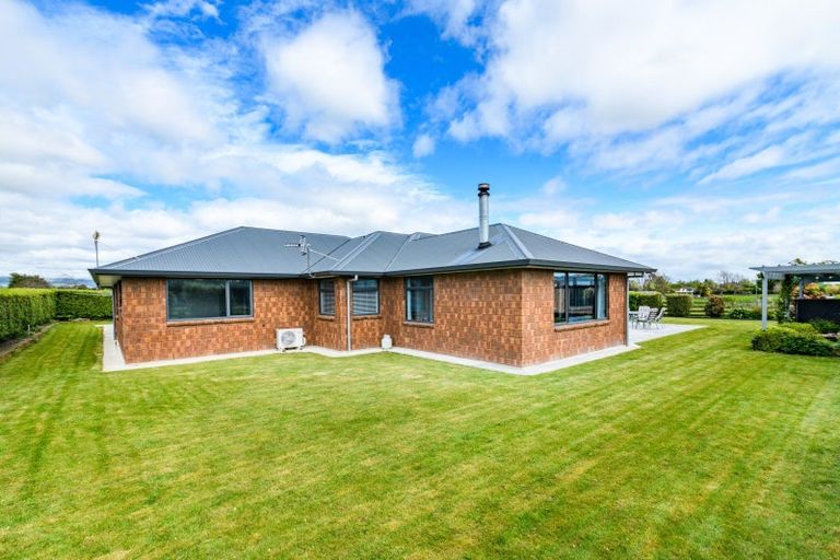 Photo of property in 31 Briarwood Road, Kelvin Grove, Palmerston North, 4470
