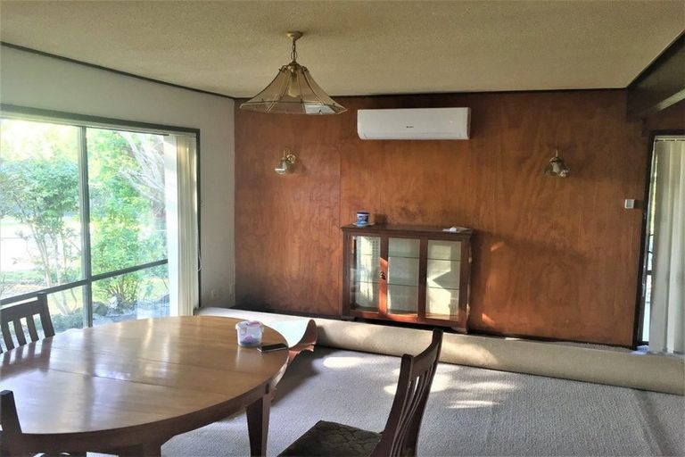 Photo of property in 2 Yarra Place, Botany Downs, Auckland, 2010