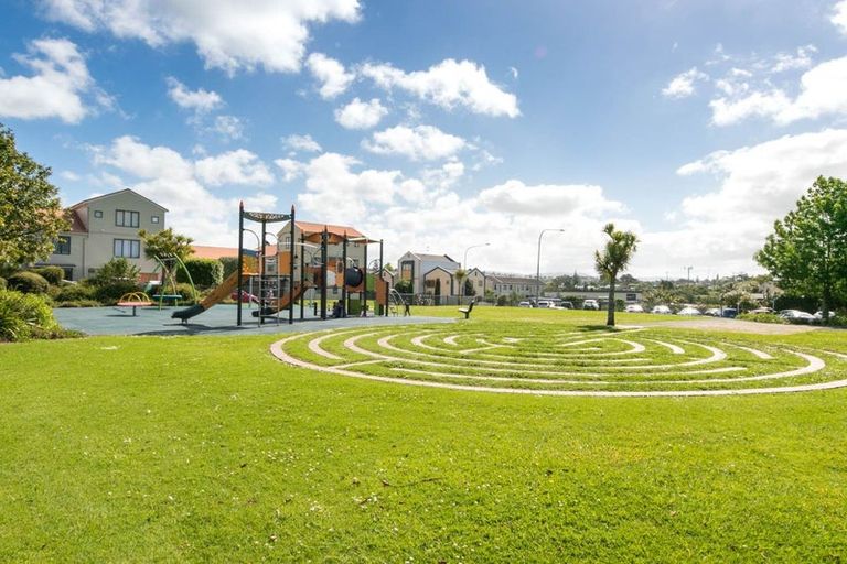 Photo of property in Tuscany Way, 17/3 Ambrico Place, New Lynn, Auckland, 0600