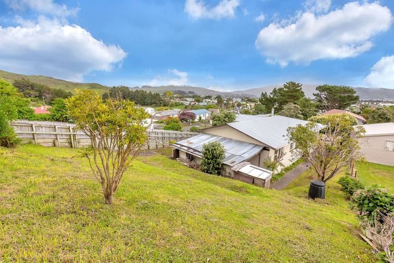 Photo of property in 82 Waihora Crescent, Waitangirua, Porirua, 5024