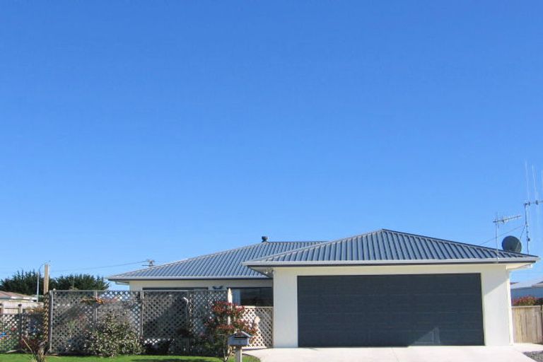 Photo of property in 1 Teppett Place, Foxton Beach, Foxton, 4815