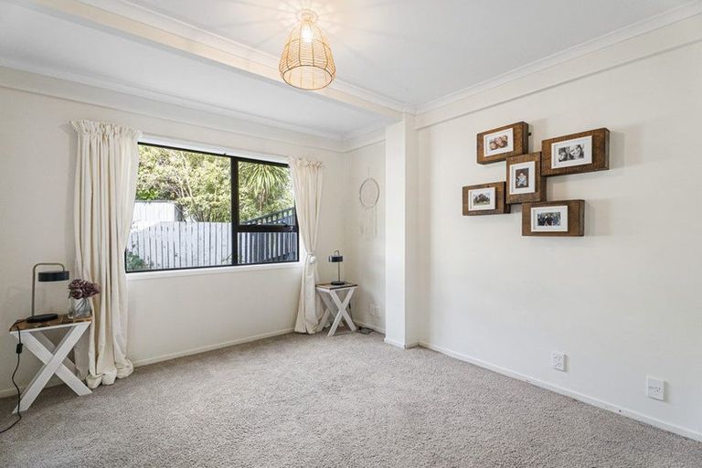 Photo of property in 2 Melandra Road, Stanmore Bay, Whangaparaoa, 0932