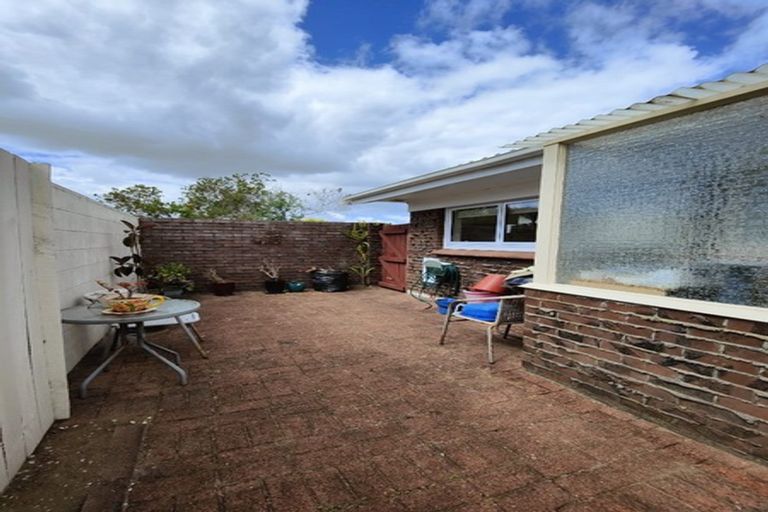 Photo of property in 1/12 Booker Place, Weymouth, Auckland, 2103