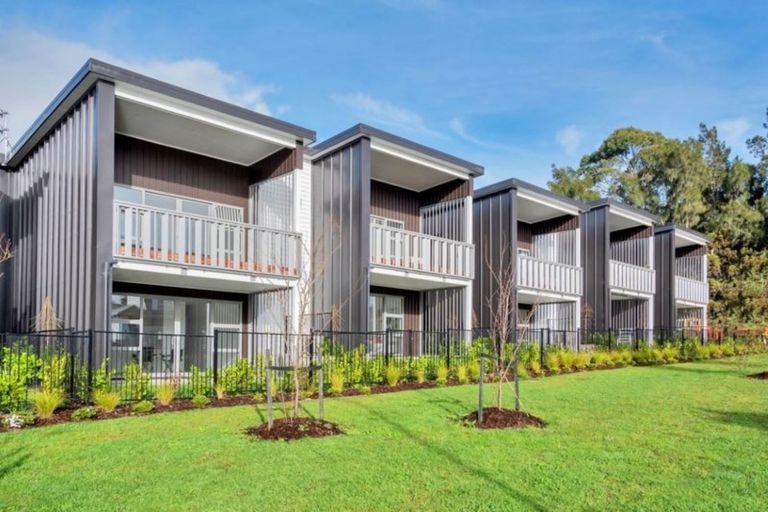 Photo of property in 8/27 Dida Park Drive, Kumeu, 0810