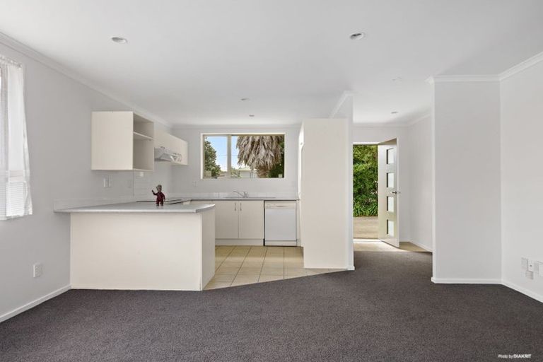 Photo of property in 6 Magnolia Drive, Waiuku, 2123