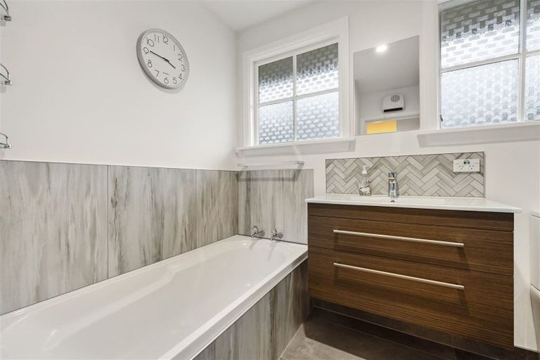 Photo of property in 7 Parkstone Avenue, Ilam, Christchurch, 8041