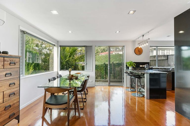 Photo of property in 2 Exmouth Road, Northcote, Auckland, 0627