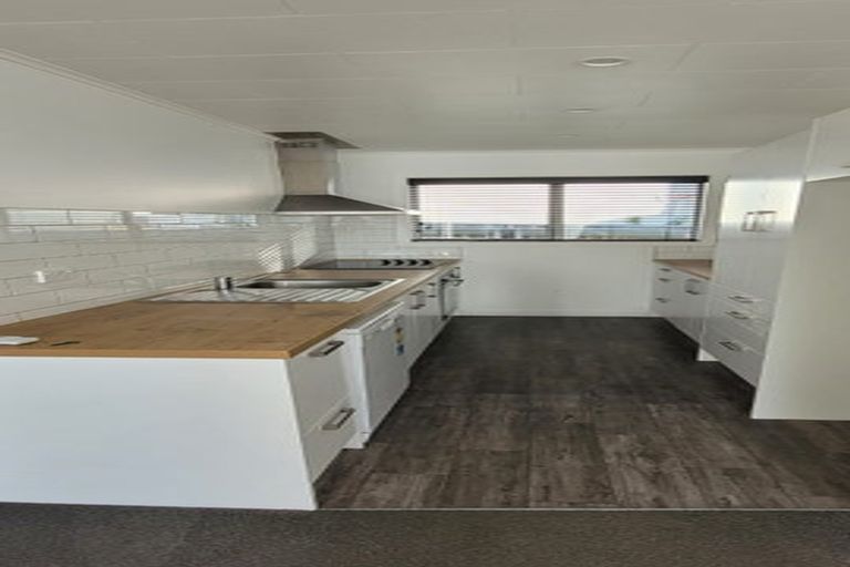 Photo of property in 76b Eliot Street, New Plymouth, 4310
