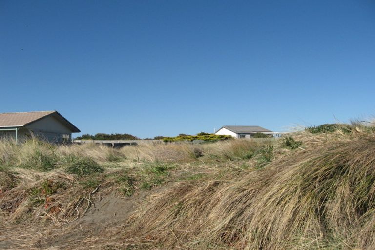 Photo of property in 4 Te Kiri Street, Himatangi Beach, Foxton, 4891