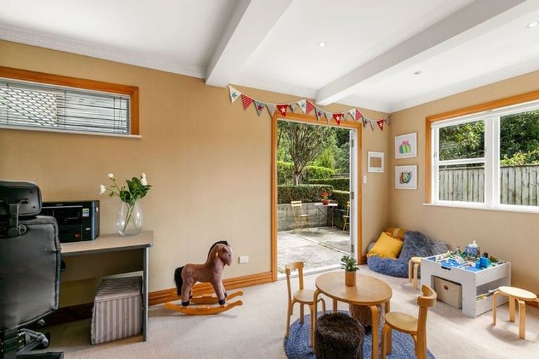 Photo of property in 327 Main Road, Tawa, Wellington, 5028