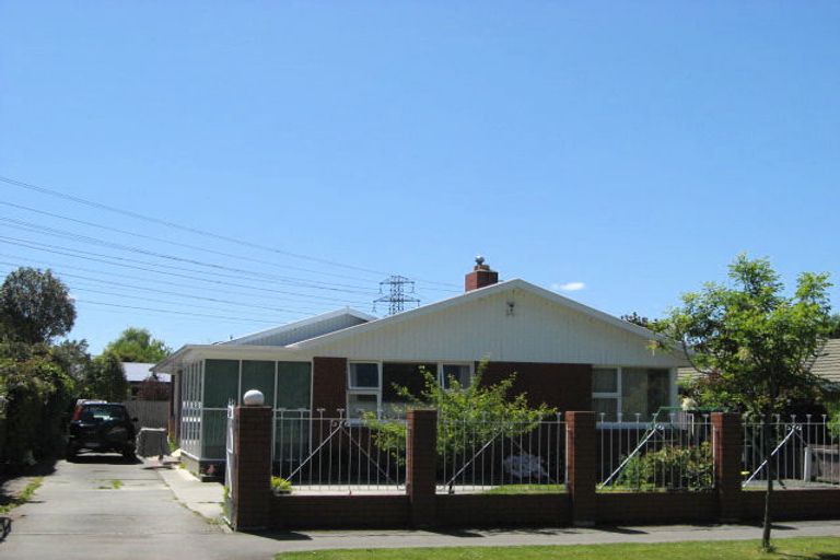 Photo of property in 306 Memorial Avenue, Burnside, Christchurch, 8053