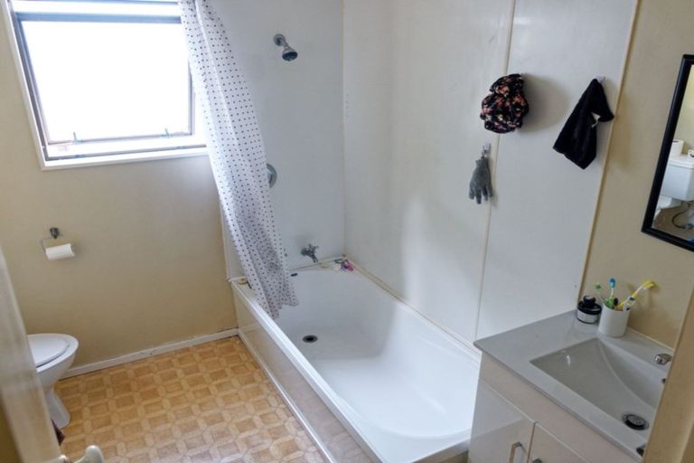 Photo of property in 2/24 Akatea Street, Berhampore, Wellington, 6023