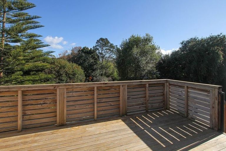 Photo of property in 8 Papa Place, Birkdale, Auckland, 0626