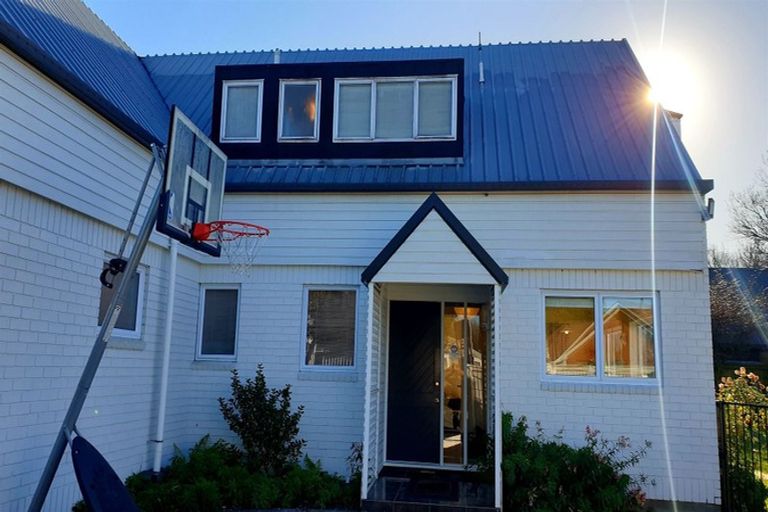 Photo of property in 77 Regency Crescent, Redwood, Christchurch, 8051