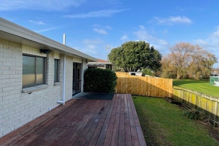 Photo of property in 2/218 Centreway Road, Orewa, 0931