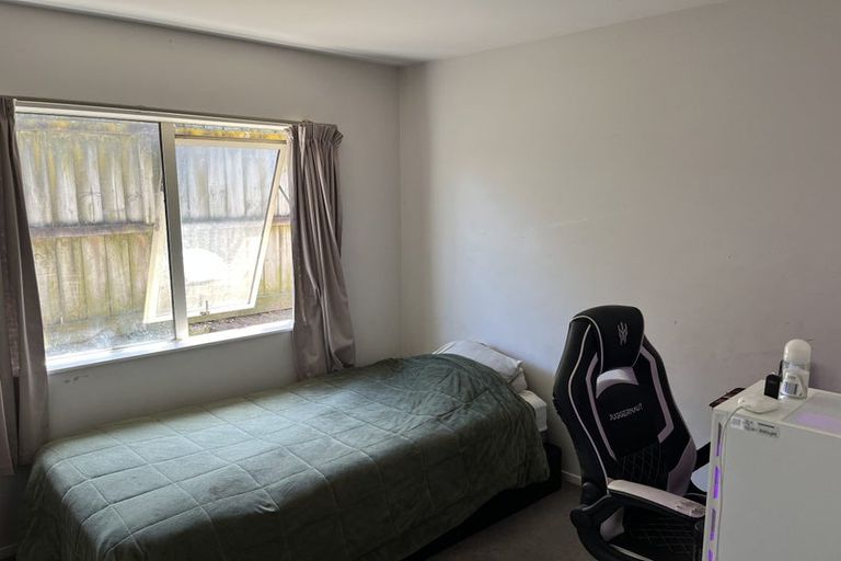 Photo of property in 18 Nicholas Gibbons Drive, Clendon Park, Auckland, 2103