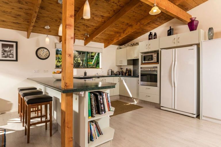 Photo of property in 106 Domain Crescent, Muriwai, Waimauku, 0881