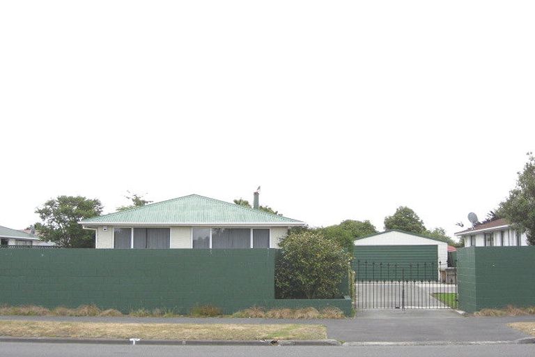 Photo of property in 20 Inwoods Road, Parklands, Christchurch, 8083