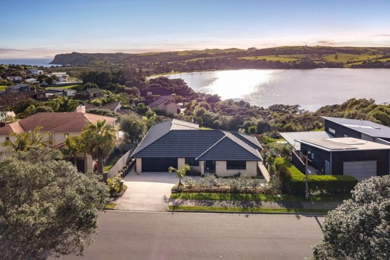 Photo of property in 15 Clansman Terrace, Gulf Harbour, Whangaparaoa, 0930