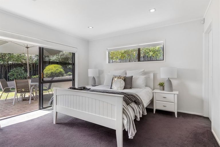 Photo of property in 70 Golfland Drive, Golflands, Auckland, 2013