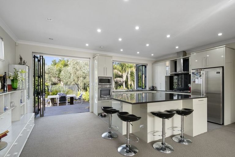Photo of property in 11 Mistral Place, West Harbour, Auckland, 0618