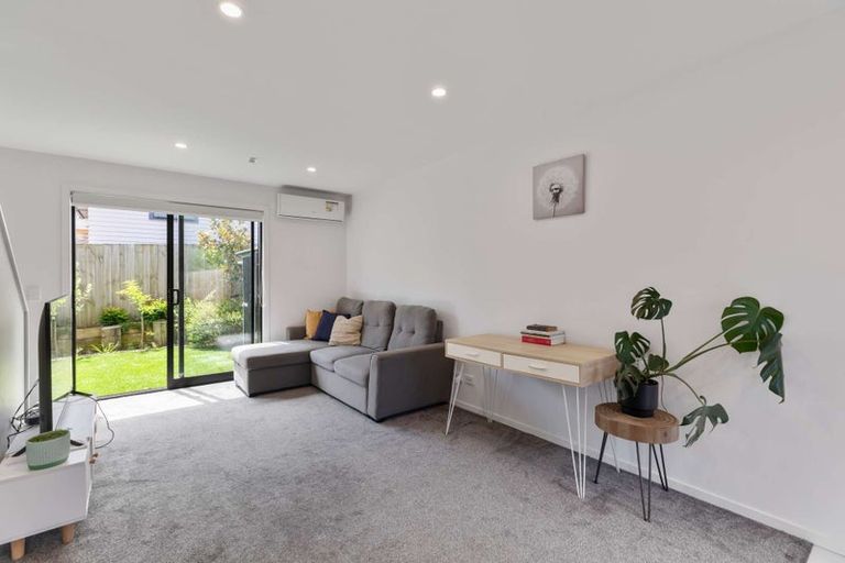 Photo of property in 6/102 Millbrook Road, Sunnyvale, Auckland, 0612