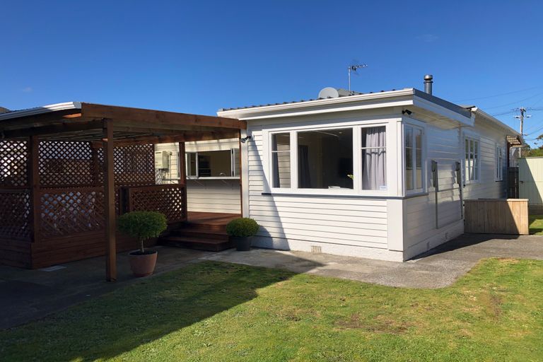 Photo of property in 21 Elizabeth Street, Moera, Lower Hutt, 5010